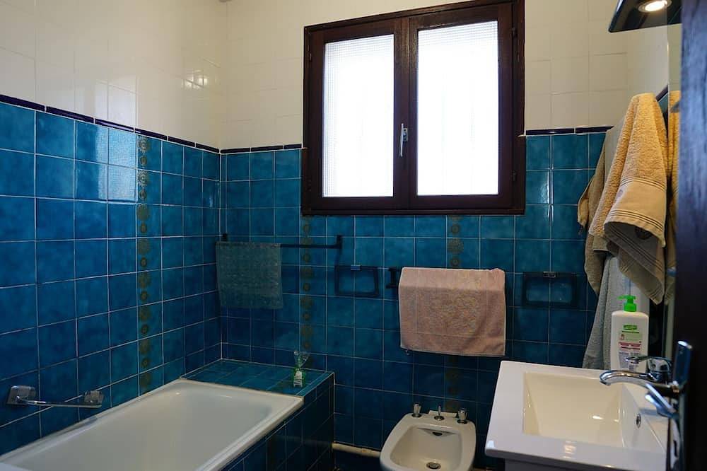 Einzelchalet für 6-7 Personen mit Grill, Terrasse, Parkplatz, Haustiere erlaubt in Gruissan in Gruissan (Ville), Gruissan