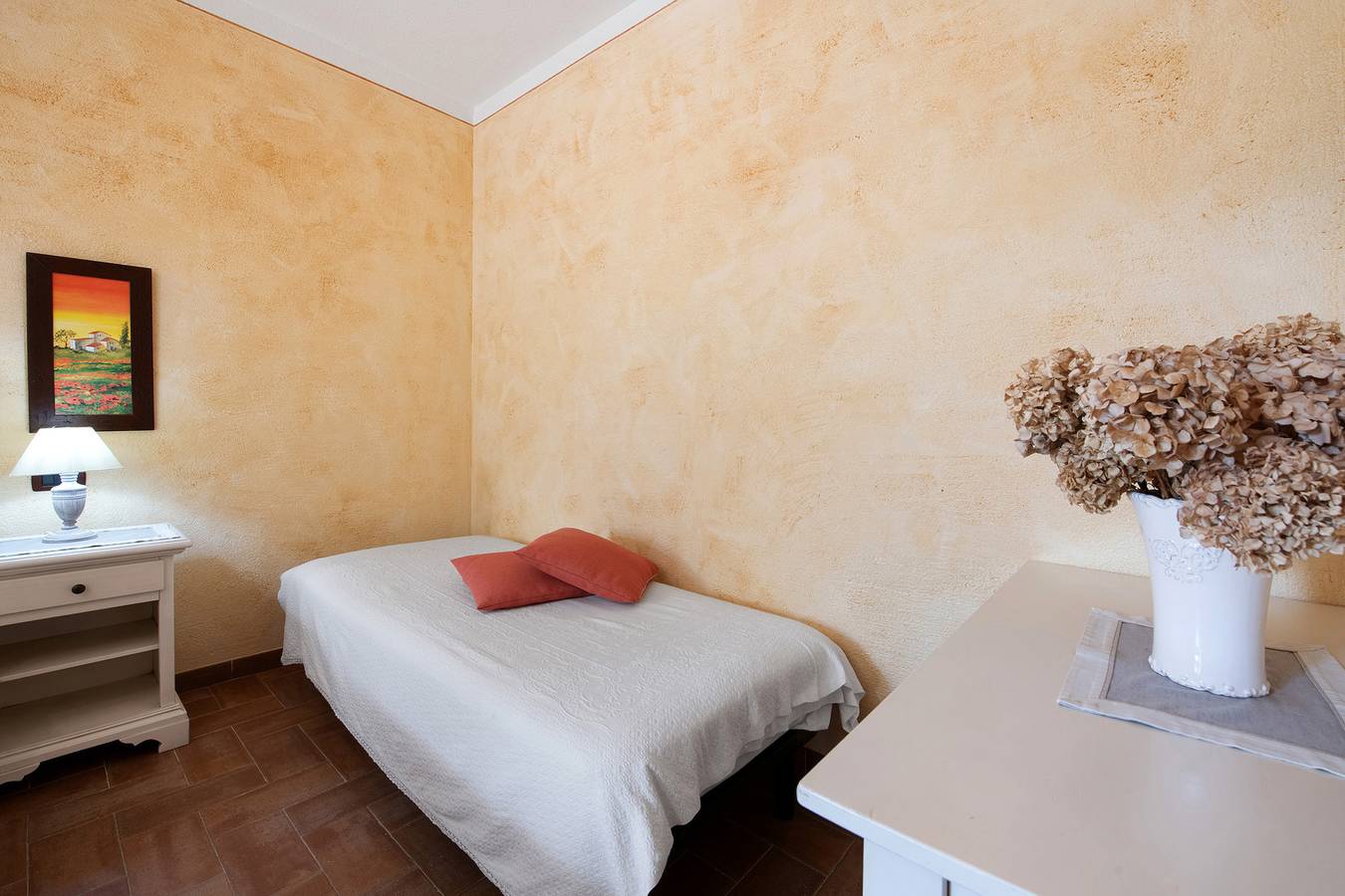 Zimmer 'Arnica' mit privatem Pool, Wlan und Klimaanlage in Soiano del Lago, Gardasee-Berge