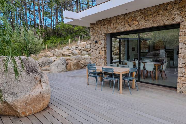Location de vacances pour 8 personnes, avec Balcon et Terrasse ainsi que Jardin et Piscine à Zonza - 4