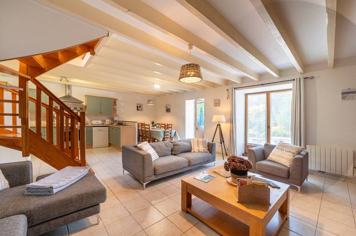 Cottage 'Domaine De Lestroué- Île Aux Moines' with Shared Pool, Private Terrace and Wi-Fi in La Vraie-Croix, Vannes region