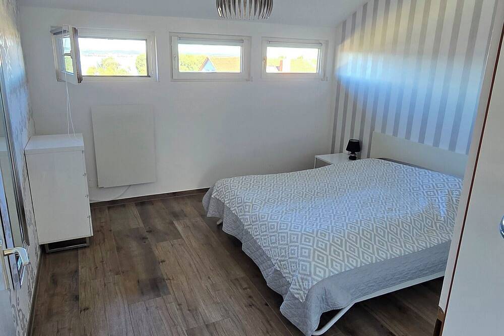 Ganze Wohnung, Moderne Ferienwohnung mit bezaubernder Seesicht in Gaienhofen, Untersee