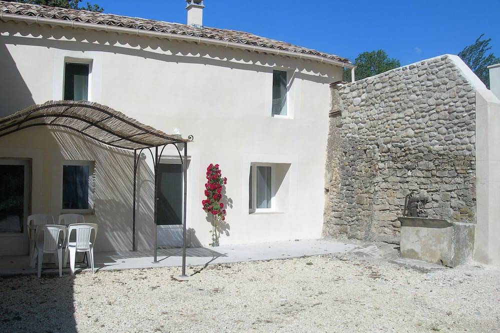 Charmante et Ancienne ferme atypique in Visan, Enclave de Valreas