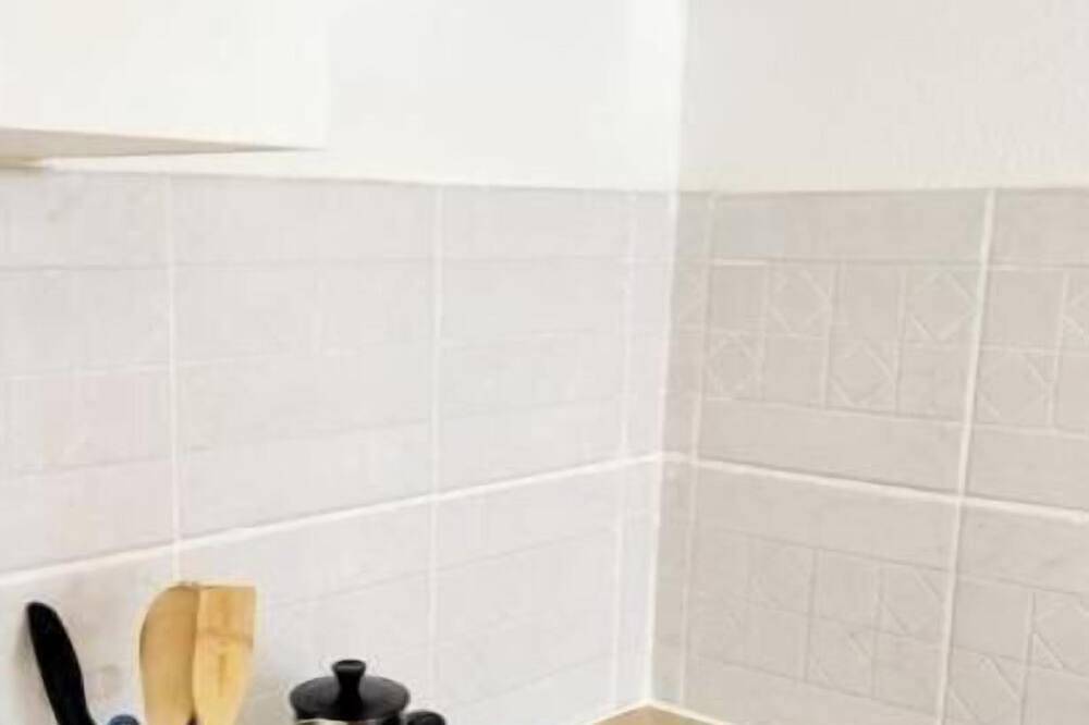 Ganze Wohnung, Studio 3: Cozy downtown studio •  Air conditioning, Wi-Fi, Tv in Bédarieux, Béziers und Umgebung