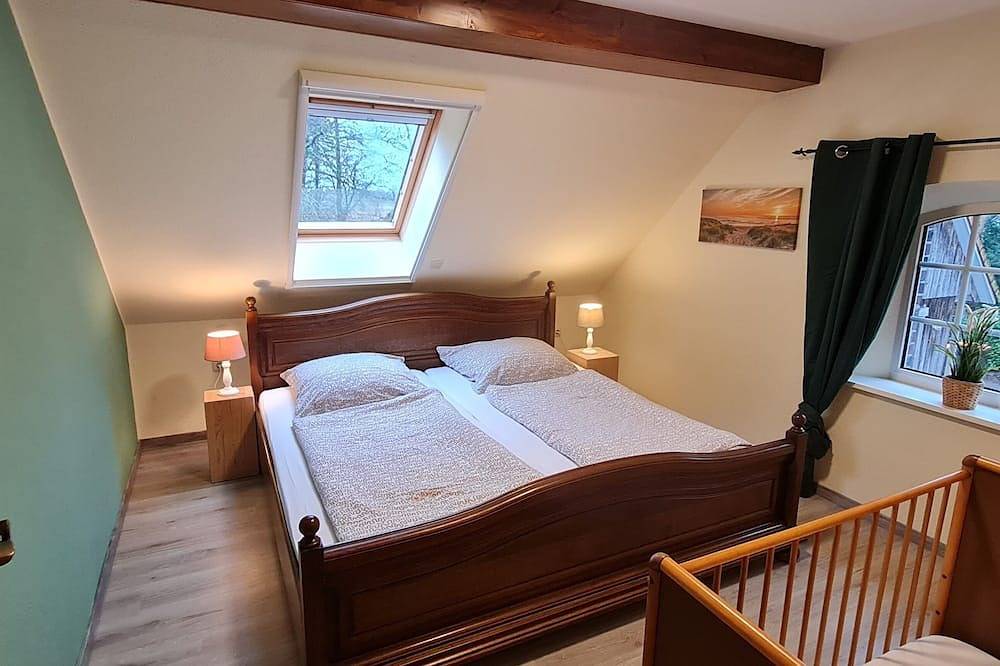 Ganze Wohnung, Gemütliche geräumige Ferienwohnung direkt am Königssee in Küstennähe in Zetel, Metropolregion Bremen-Oldenburg