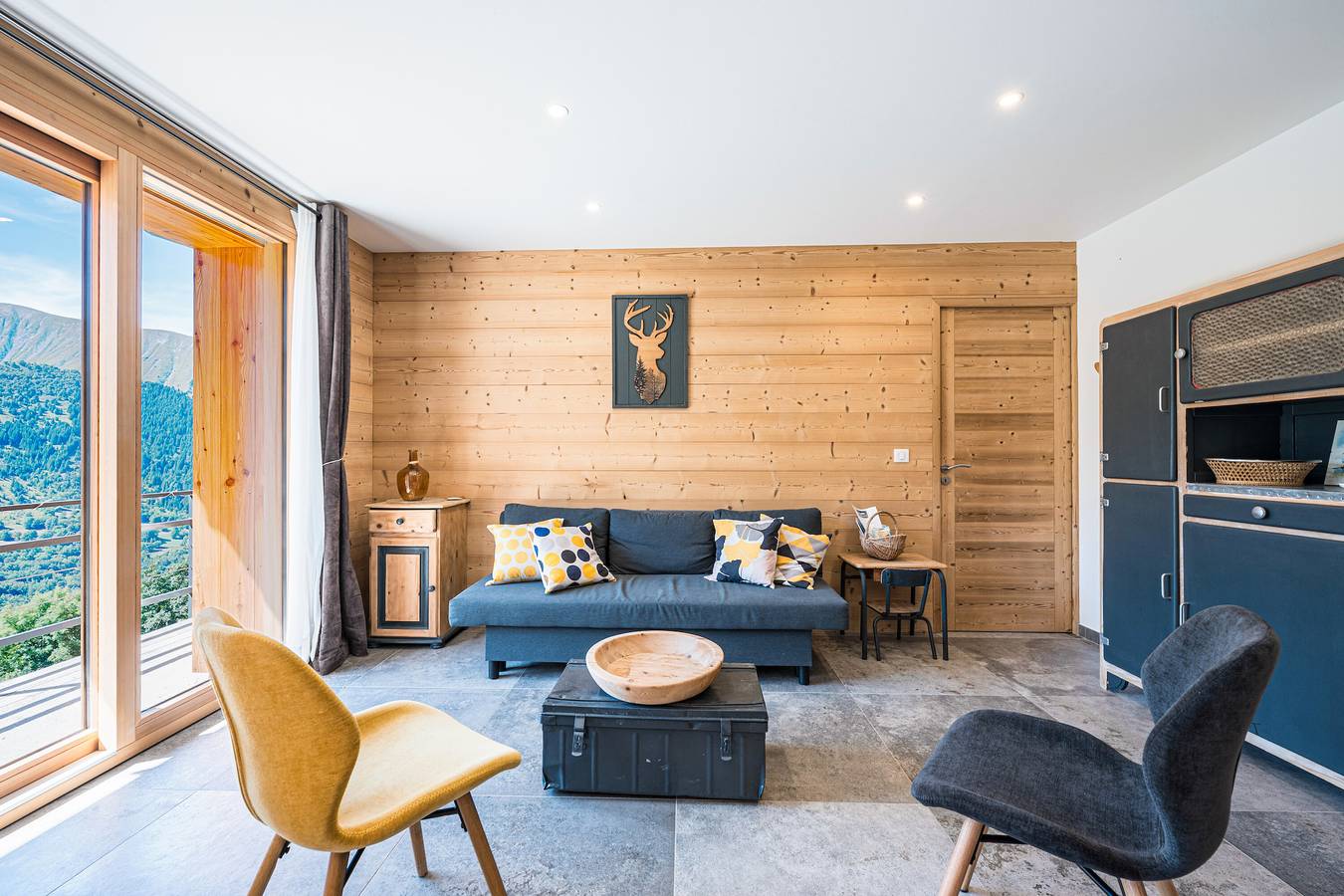 Appartement entier, Appartement 'Grand Cerf - Albiez Montrond' avec vue sur la montagne, terrasse privée et Wi-Fi in Col du Mollard, Albiez-Montrond