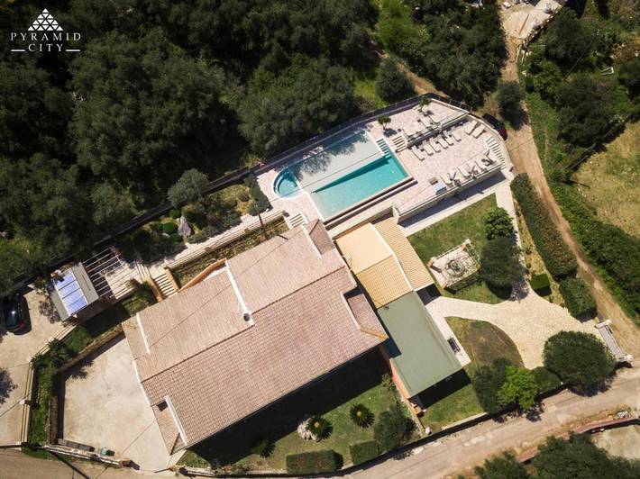Διαμερίσματα διακοπών για 3 άτομα, με Μπαλκόνι και Ταράτσα καθώς και Μπανιέρα υδρομασάζ και Κήπο στον Άγιο Σπυρίδων