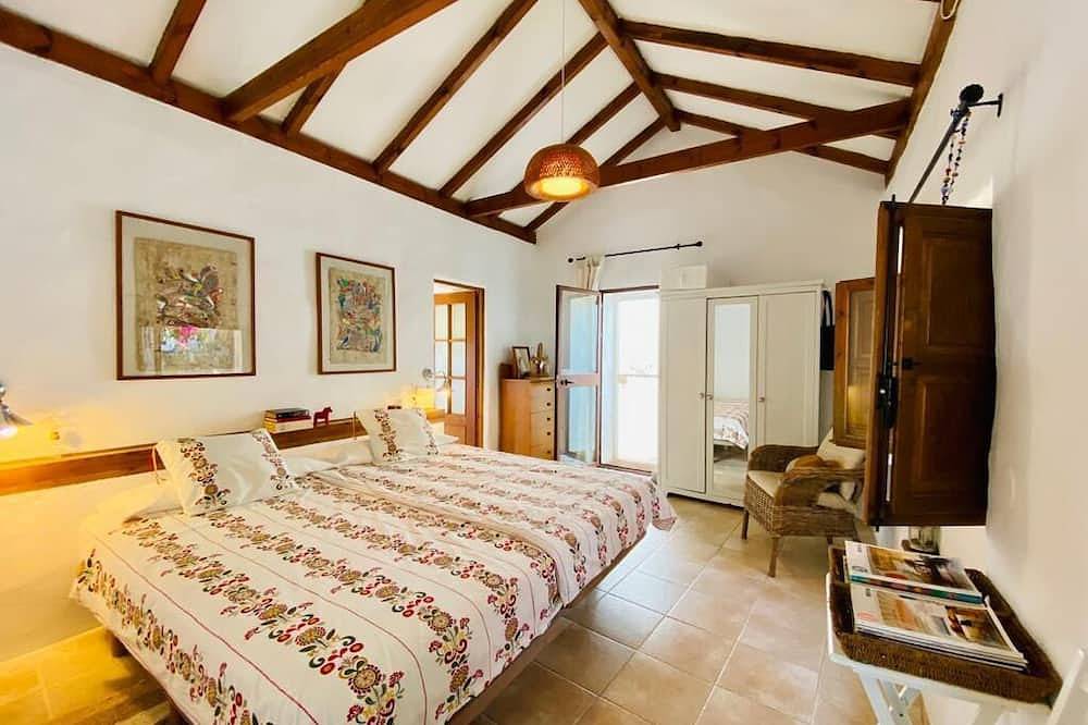 Casita Poniente, ¡en Plena Naturaleza y a 10 Minutos de la Playa de Bolonia! in Facinas, Tarifa