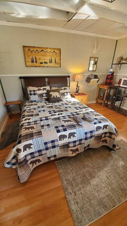 Paradise on the Mighty Fraser River surrounded by woodland gardens. in Fraser Valley Regional District