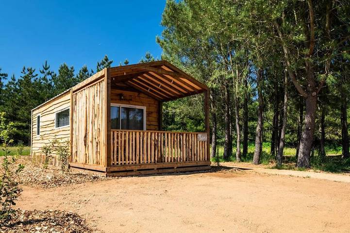 Gîte pour 4 personnes, avec terrasse à Vairé