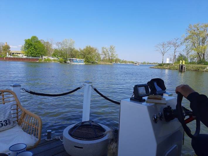 Hausboot für 3 Personen, mit Terrasse, mit Haustier in Mecklenburgische Seenplatte - 4