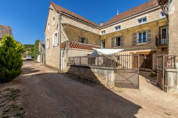Gîte pour 6 personnes, avec jacuzzi et terrasse ainsi que jardin et sauna dans Saône-et-Loire