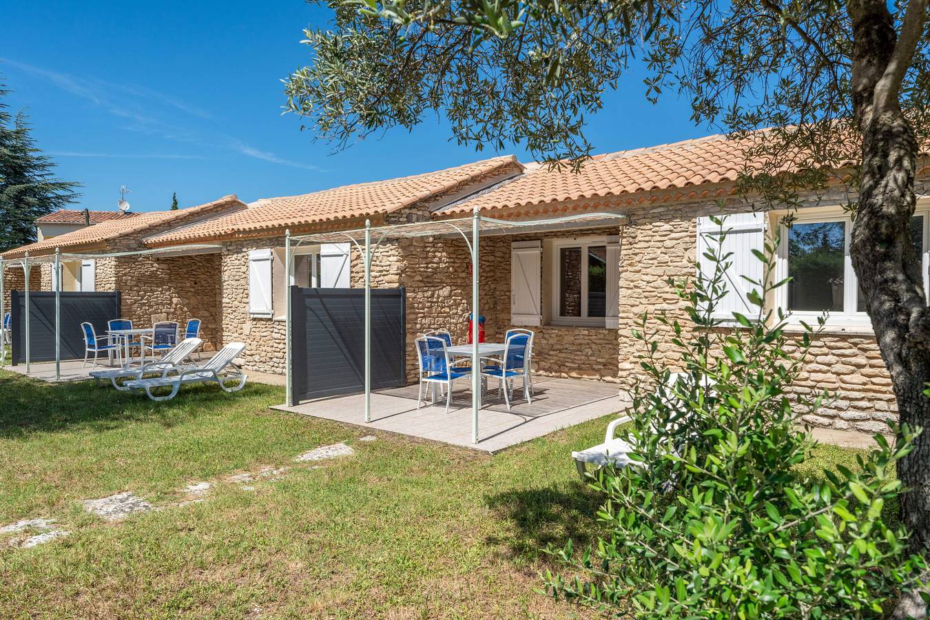 Ganze Ferienwohnung, Ferienwohnung für 5 Personen mit Garten in La Roque-sur-Pernes, Vaucluse