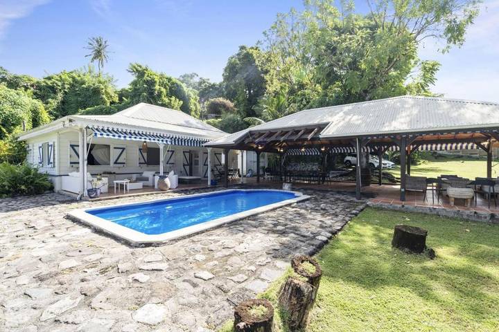 Location de vacances pour 8 personnes, avec piscine et jardin à Saint-Pierre (ville) - 3