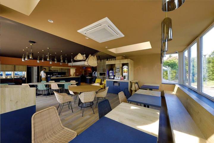 Hotel para 2 personas, con terraza y piscina - 1