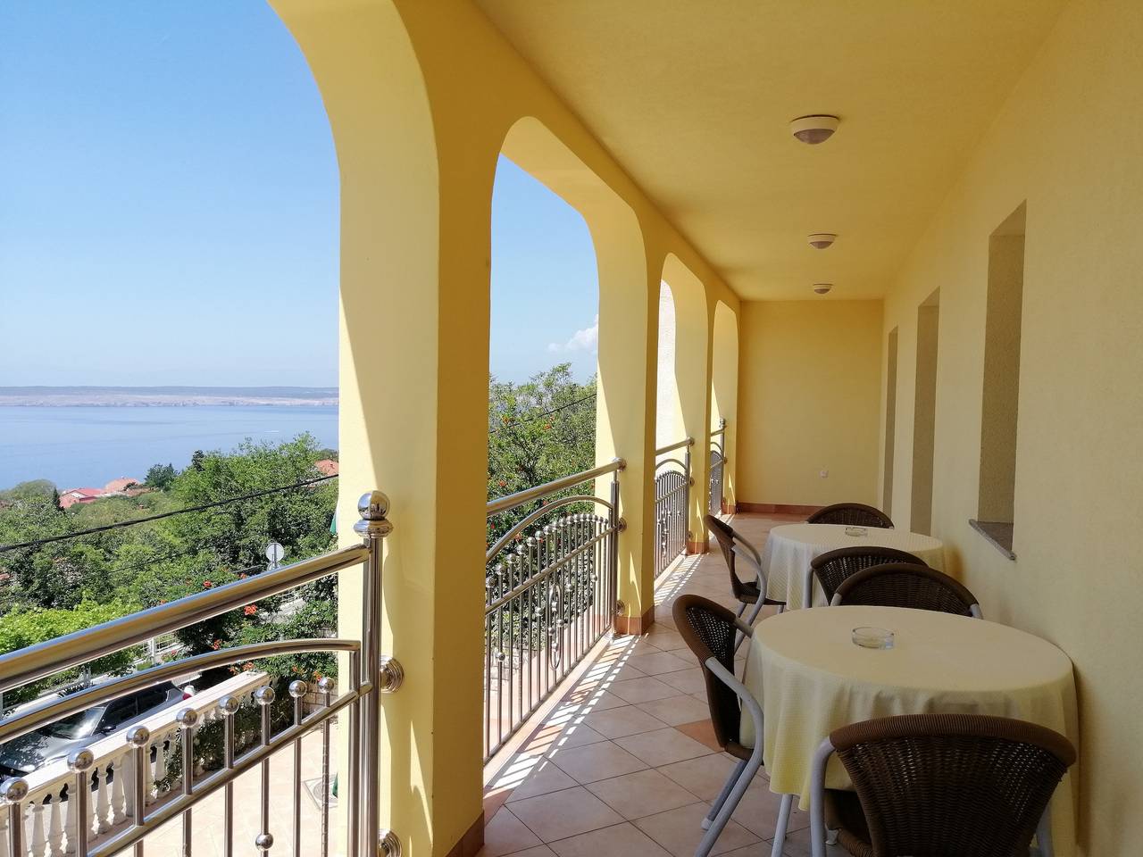 Ganze Wohnung, 3-Zimmer-Ferienwohnung mit Terrasse und Meerblick Dramalj, Crikvenica A-5592-a in Dramalj, Primorje-Gorski Kotar