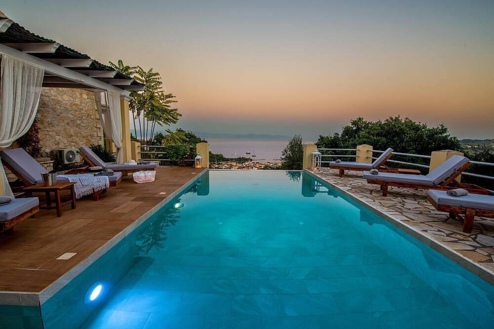 Private Villa mit spektakulärer Aussicht, Infinity-Pool, nur 3 Minuten Fahrt nach Gaios in Gaios, Paxos
