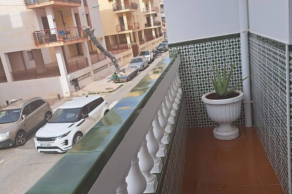Townhouse With Patios, Bbq, Free Wifi And Parking At 5 'On Foot Of The Beach in Nerja Centre, Nerja