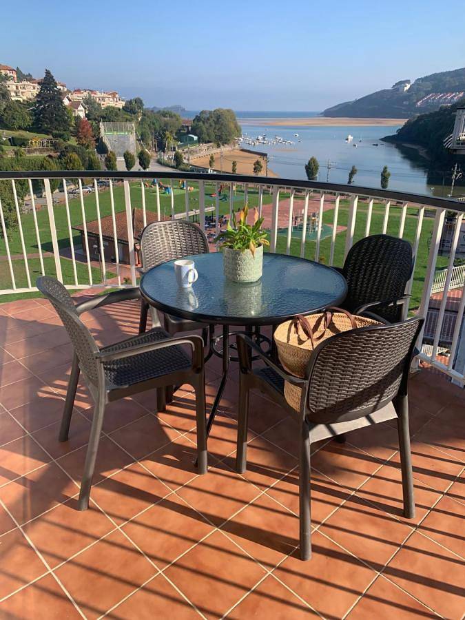 Gîte pour 8 personnes, avec terrasse ainsi que vue sur le lac et vue à Busturia - 2