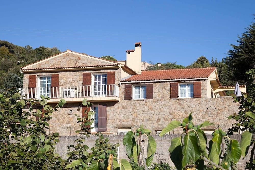Appartement entier, Haut De Villa, Au Calme, Entre Terre Et Mer, A 10 Min d'Ajaccio in Alata, Région d'Ajaccio