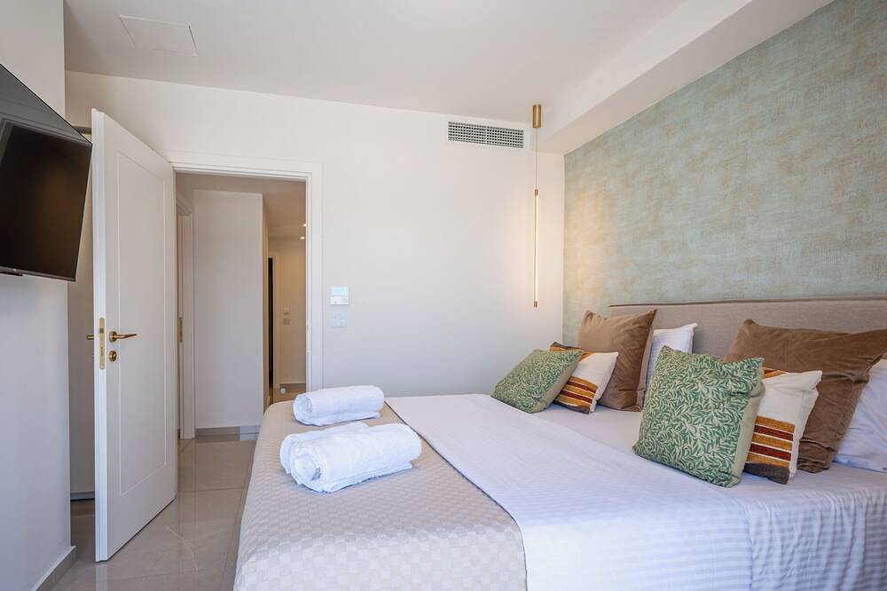 Ganze Wohnung, Sarpidon, Amphimatrion Luxe Sv apt, private hot tub & shared pool, 650m to beach in Kalyves, Chania und Umgebung
