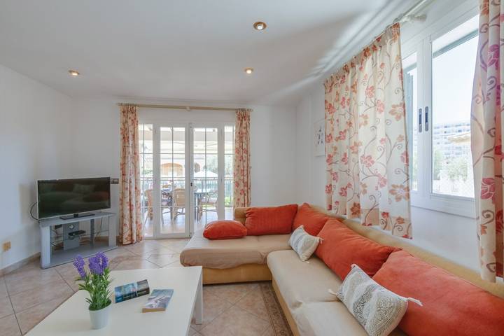 Ferienvilla Loli mit Bergblick, WLAN, Pool, Terrasse und Balkon in Alcúdia, Mallorcas Küste