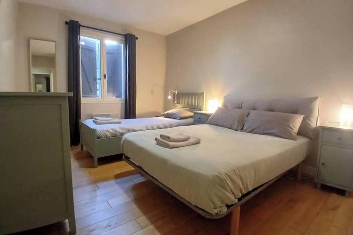 Spacious villa Le Charme with heated pool, 4 bedrooms sleeping 9, Airco & Wifi in Chalais (Charente), Charente