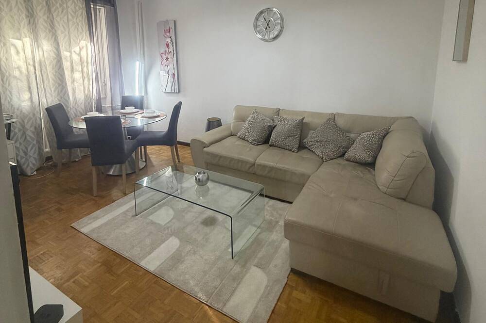 Appartamento intero, Premium Apartment • Downtown Geneva • Un • Lake • Wi-Fi Fiber • Parking • 3 People in Plainpalais, Ginevra