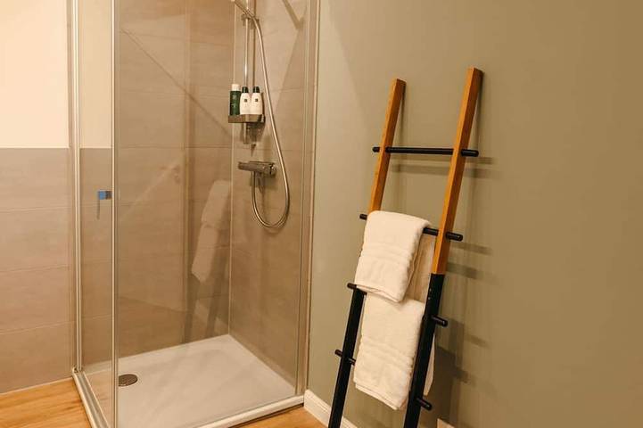 Ganze Wohnung, Tien Stuuv, 1. Og, 1 Schlafzimmer mit Badewanne - ÜbermSee in Ratzeburg, Ratzeburger See