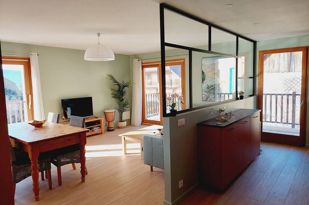 Apartamento entero, Precioso apartamento / 6 personas Menthon St Bernard, el lago de Annecy in Menthon-Saint-Bernard, Región de Annecy
