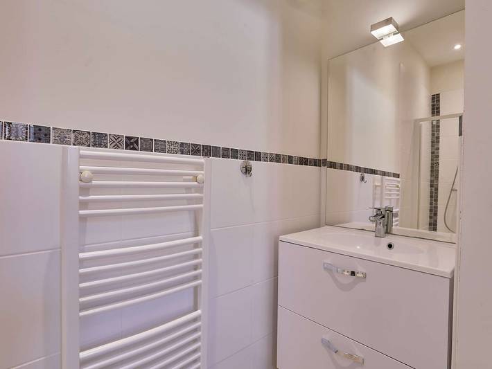Appartement entier, Charmant T2 rénové à Barbotan, animaux admis, parking et Wifi gratuits in Cazaubon, Gers