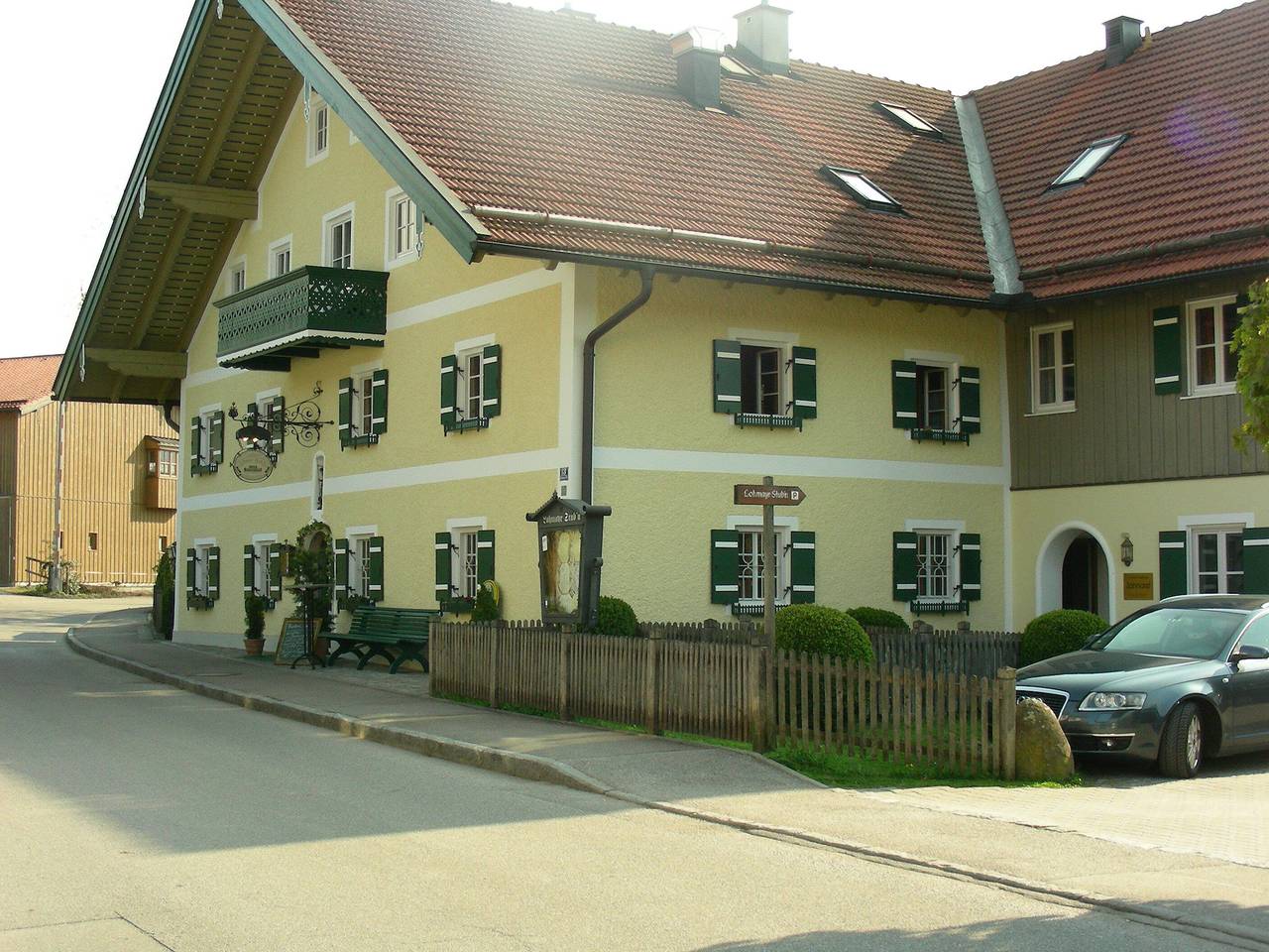 Ganze Ferienwohnung, Haus Lohmayrhof - Ferienwohnung 66 qm, 1 Schlafzimmer, Südterrasse mit Bergblick in Piding, Bayerische Alpen