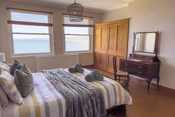 Holiday Rental for 12 People in Borth, Ceredigion, Photo 1