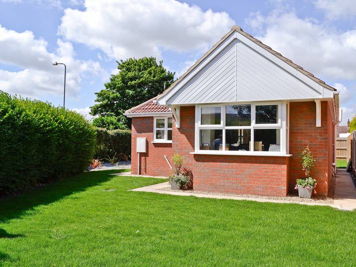 Log cabin for 4 people, with garden, with pets in Lincolnshire