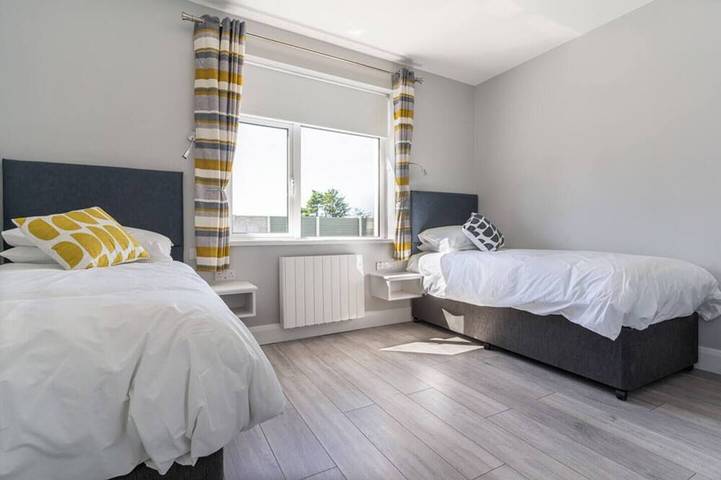 Bed and breakfast for 10 people in Ireland