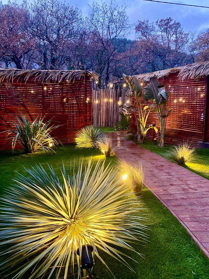 Gîte pour 2 personnes, avec jardin ainsi que jacuzzi et terrasse à Évenos - 2