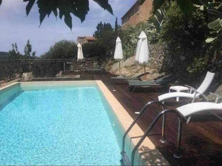 Location de vacances pour 6 personnes, avec piscine et vue ainsi que jardin et terrasse à Lama - 4