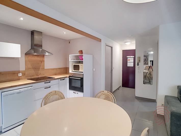 Ganze Wohnung, Geräumiges F2-Apt mit Terrasse, Klima, WLAN, Parkblick, zentrumsnah, 50m zu Thermen, Haustiere ok in Lamalou-les-Bains, Béziers und Umgebung