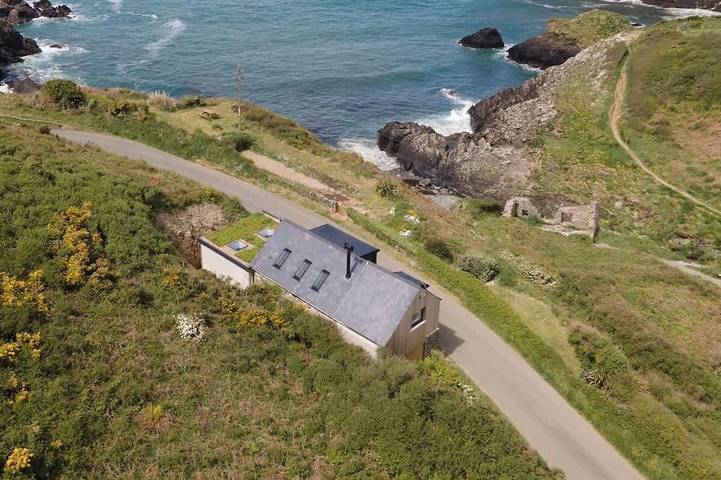 Holiday rental for 4 people, with garden, with pets in Trefin