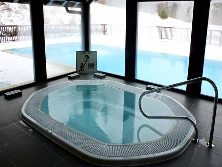 Chalet pour 6 personnes, avec jacuzzi et balcon ainsi que piscine et sauna, adapté aux familles dans Val-Cenis - 3