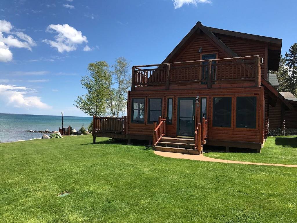Log Cabin for 5 Guests in Cheboygan County