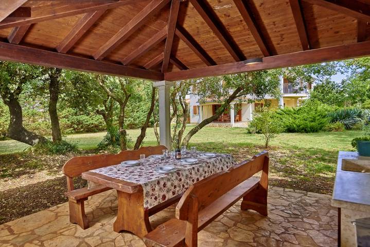 Ferienhaus für 12 Personen, mit Balkon/Terrasse und Meerblick sowie Garten und Pool in Pula-Medulin - 4