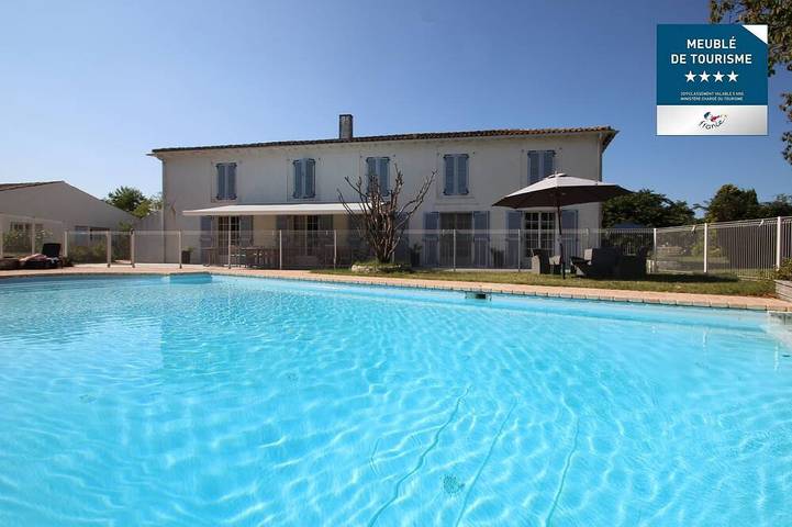 Gîte pour 5 personnes, avec Terrasse ainsi que Jardin et Piscine