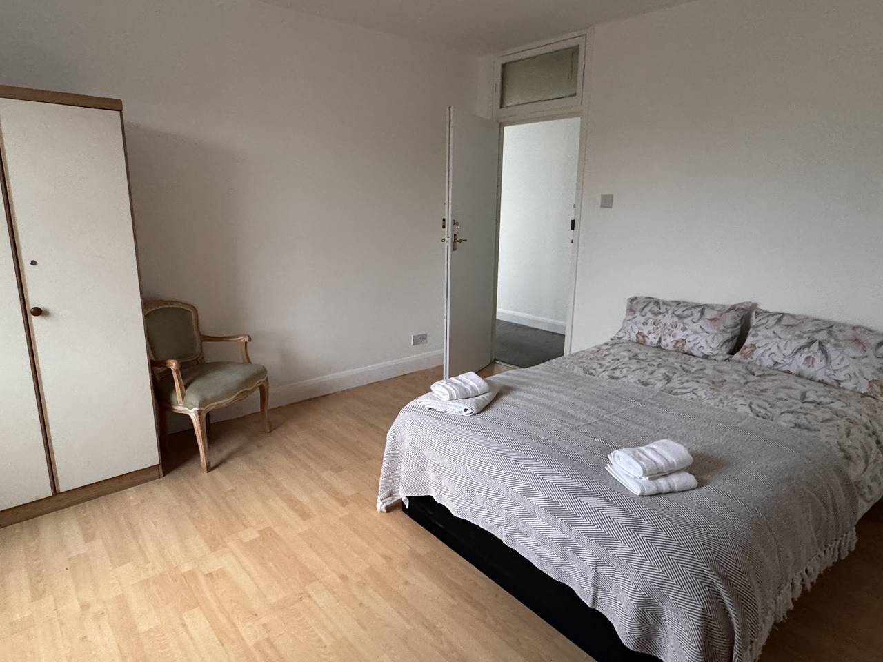 Charming Guest Room in Morden with Modern Amenities in Merton, London