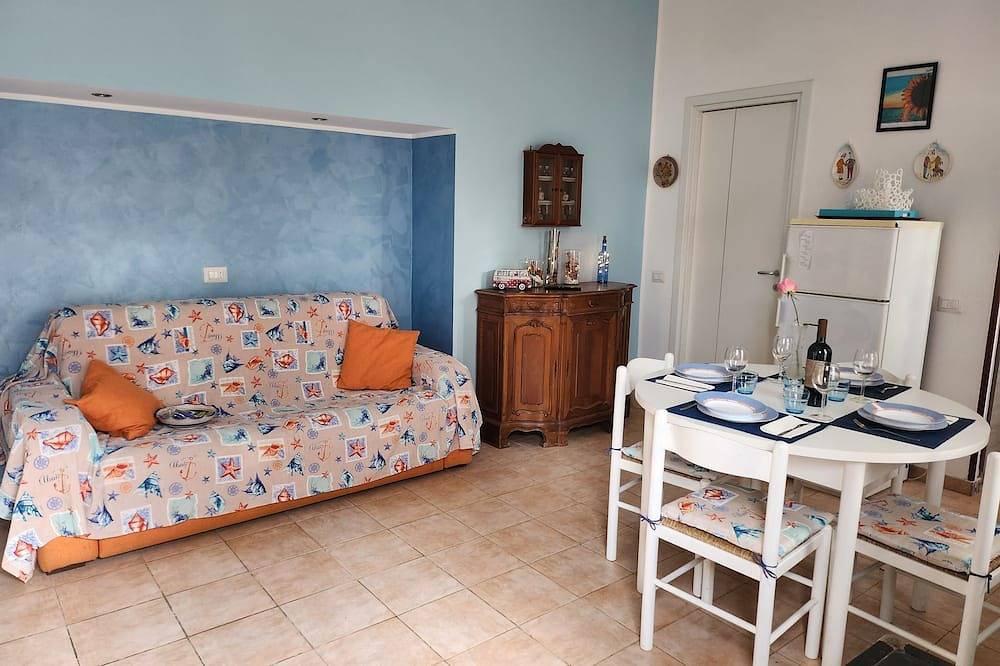 Geheel appartement, Seaside B&B - Bright and breezy apartment with large garden 100 m from the sea. in Anzio, Provincie Rome