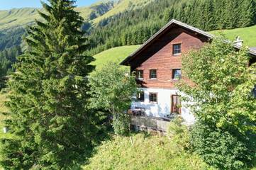 Ferienhaus für 6 Personen, mit Sauna und Garten sowie Ausblick in Berwang