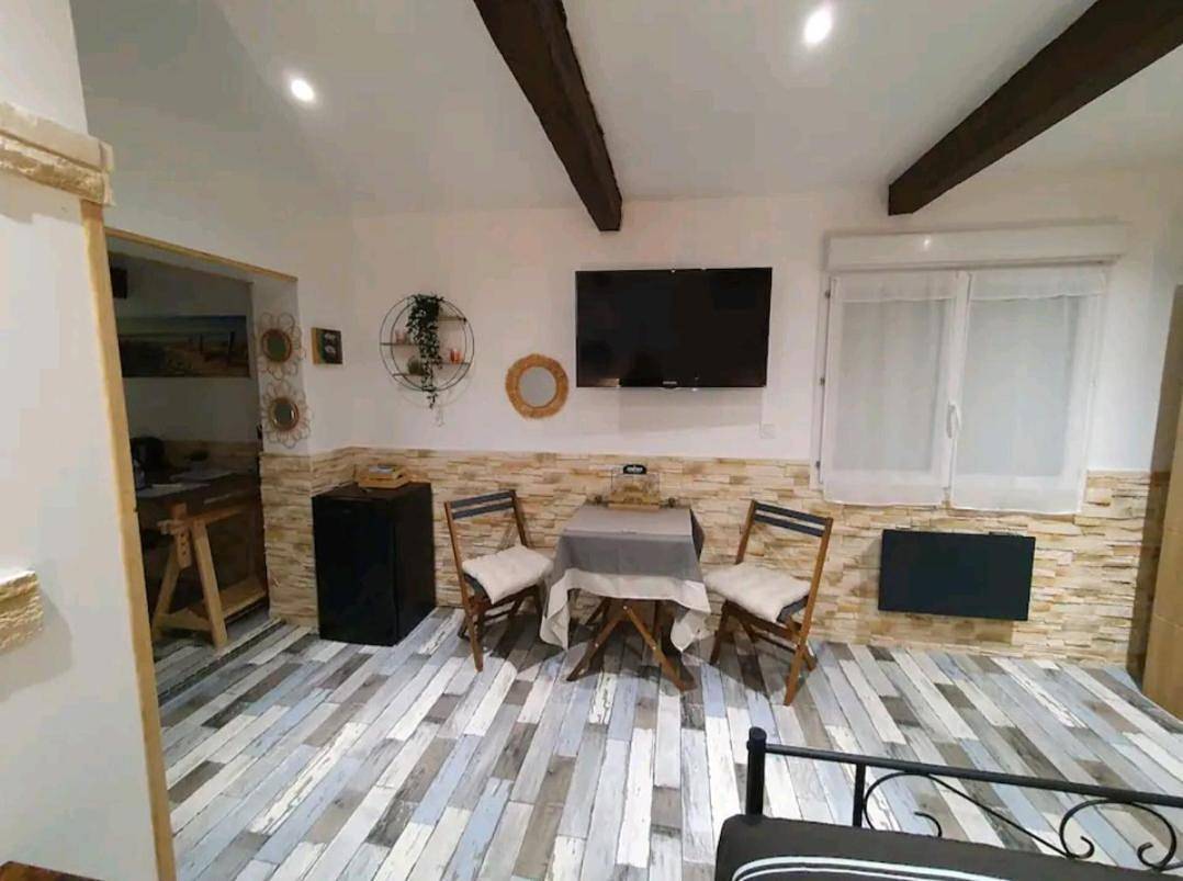 Double Room with Pool View in Pierre-de-Bresse, Région de Louhans