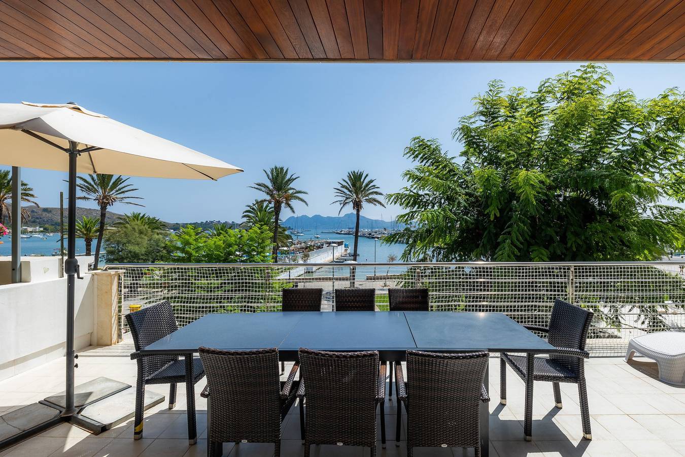 Entire apartment, Holiday Apartment Olympo with Sea View, Mountain View, Wi-Fi & Terraces; Street Parking Available in Port de Pollença, Pollença