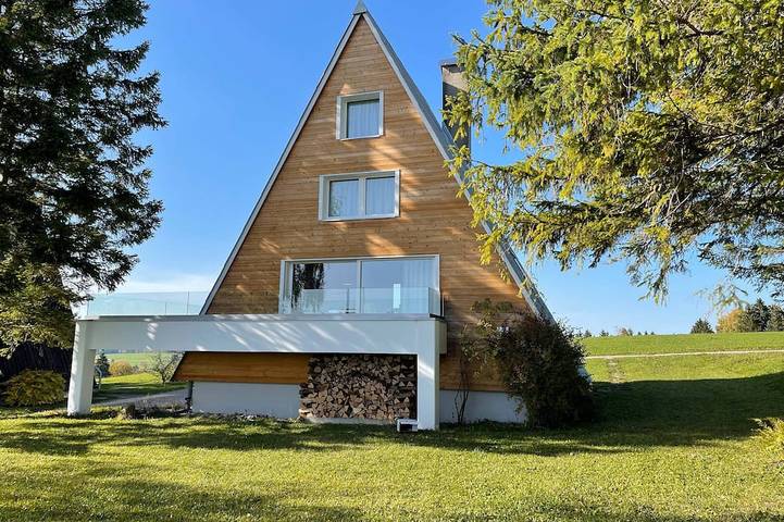 Ferienhaus für 5 Personen, mit Balkon und Garten im Kanton Jura