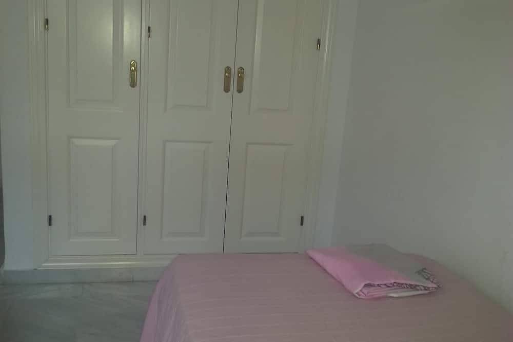 Entire apartment, Carihuela Playa Los Nidos 1 in Playa El Bajondillo, Torremolinos