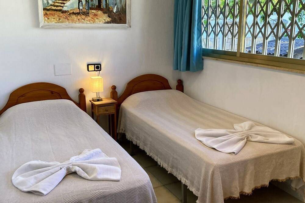 Villa Chalet Benidorm -  Private pool, Aircon, Walk to city centre and beaches in Benidorm, Costa Blanca